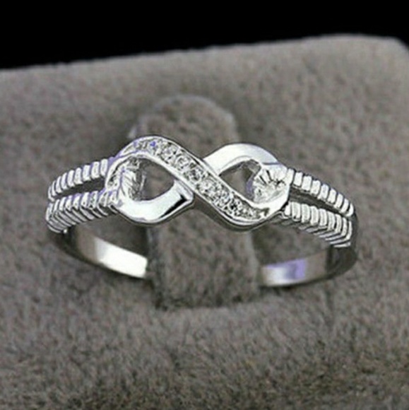TRENDY .925 STERLING SILVER INFINITY RING - Picture 3 of 8